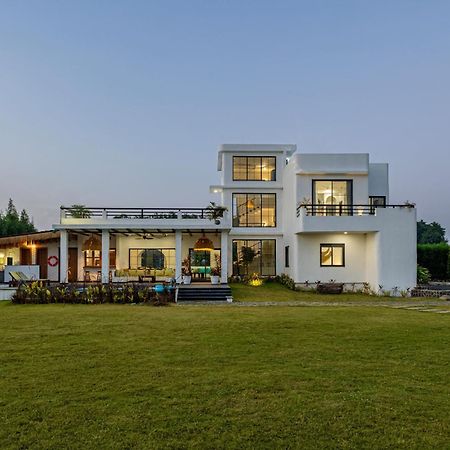 Stayvista At Lotus By The Lake With Pool, Bbq & Lawn Indore Exterior foto