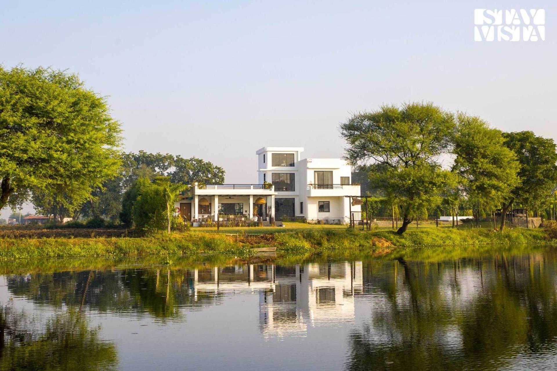 Stayvista At Lotus By The Lake With Pool, Bbq & Lawn Indore Exterior foto